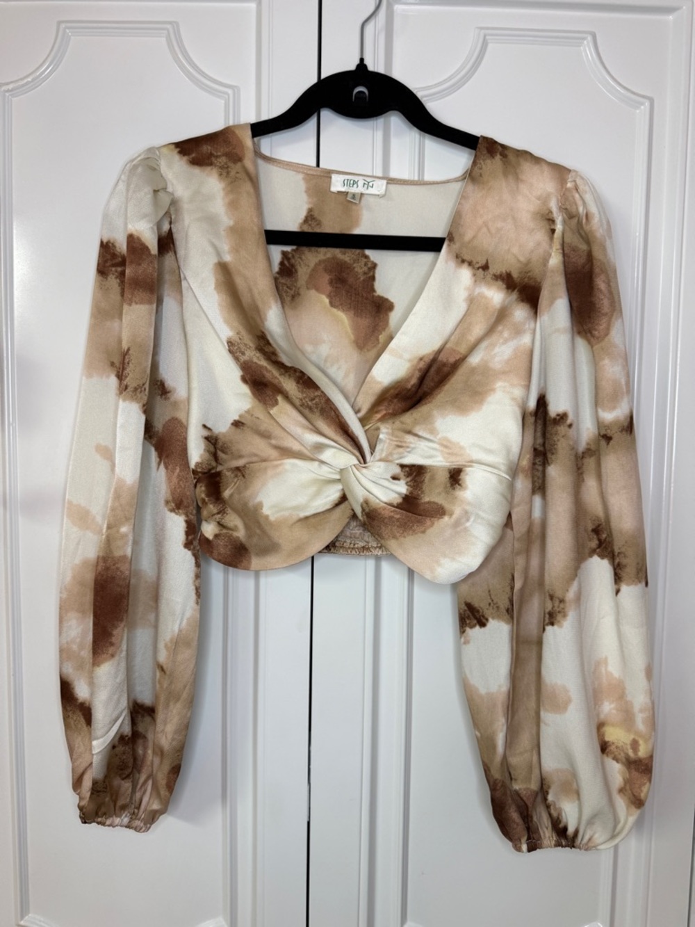 VTG Steps NY Long Sleeve Crop Top in Cream & Brown Ella Langley Inspired